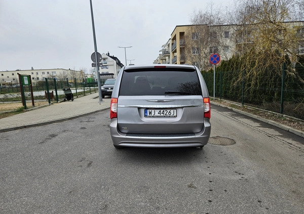 Chrysler Town &amp; Country cena 43777 przebieg: 266781, rok produkcji 2013 z Warszawa małe 154